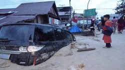 Banjir Bandang Terjang Luwu Utara, Jalan Trans Sulawesi Putus