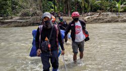 Salurkan Bantuan, Relawan ACT Rela Berjalan Kaki Sejauh 7 Kilometer