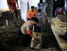 Pesan Danny Letakkan Batu Pertama Pembangunan Masjid Babu Taubah