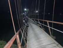 Breaking News, Jembatan Gantung di Bone Ambruk, Sejumlah Warga Tercebur Ke Sungai