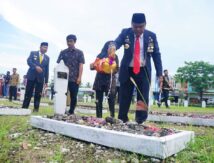 10 November, Bupati Bone Tabur Bunga di Makam Pahlawan